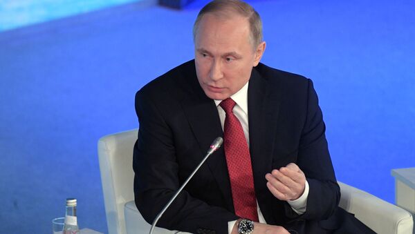 Predsednik Rusije Vladimir Putin na Međunarodnom arktičkom forumu - Sputnik Srbija