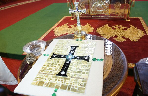 Први камен мозаика који је постављен у куполи храма Светог Саве Први камен мозаика који је постављен у куполи храма Светог Саве - Sputnik Србија