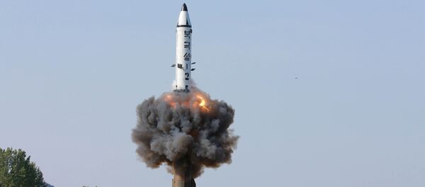Севернокорејска балистичка ракета земља—земља „пукгуксонг 2“ Севернокорејска балистичка ракета земља—земља „пукгуксонг 2“ - Sputnik Србија