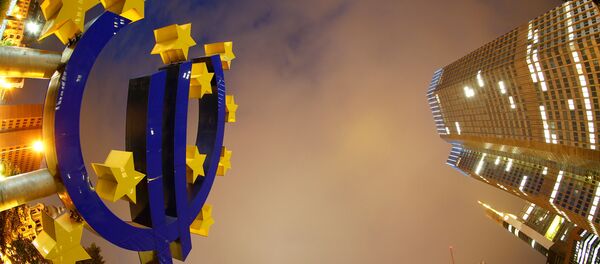 Седиште ЕЦБ у Франквурту и лого евра - Sputnik Србија