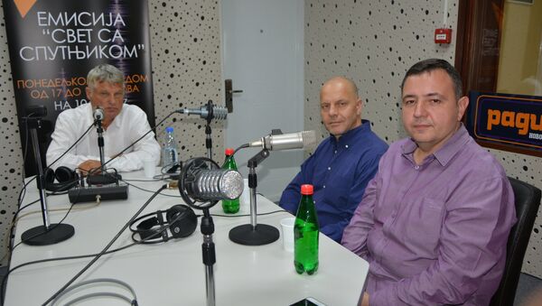 Politički analitičari Dragomir Anđelković  i Aleksnadar Pavić, gosti emisije Na nišanu Lazanskog. - Sputnik Srbija