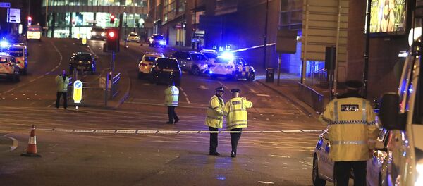 Припадници полиције на месту експлозије у Манчестеру Припадници полиције на месту експлозије у Манчестеру - Sputnik Србија