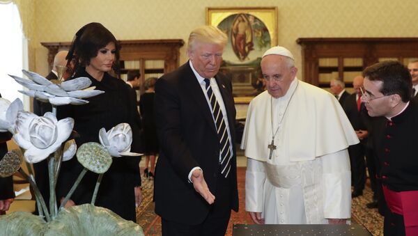 Donald i Melanija Tramp kod pape Franje u Vatikanu - Sputnik Srbija