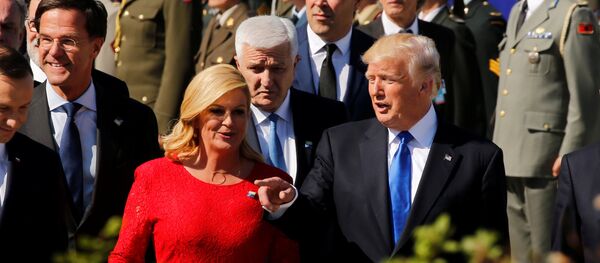 Председница Хрватске Колинда Грабар Китаровић, председник САД Доналд Трамп и премијер Црне Горе Душко Марковић на самиту НАТО-а у Бриселу Председница Хрватске Колинда Грабар Китаровић, председник САД Доналд Трамп и премијер Црне Горе Душко Марковић на самиту НАТО-а у Бриселу - Sputnik Србија