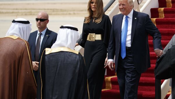 Saudijski kralj Salman dočekuje predsednika SAD Donalda Trampa sa suprugom Melanijom u Rijadu - Sputnik Srbija
