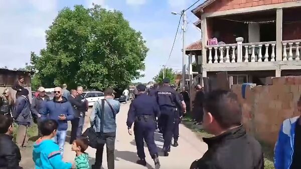 Гужва због рушења нелегалне џамије у Земун Пољу - Sputnik Србија