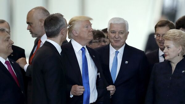 Predsednik SAD Donald Tramp i premijer Crne Gore Duško Marković na samitu NATO-a u Briselu - Sputnik Srbija