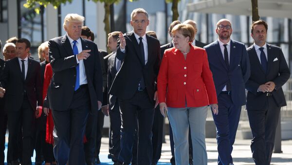 Председник САД Доналд Трамп, генерални секретар НАТО-а Јенс Столтенберг и немачка канцеларка Ангела Меркел - Sputnik Србија
