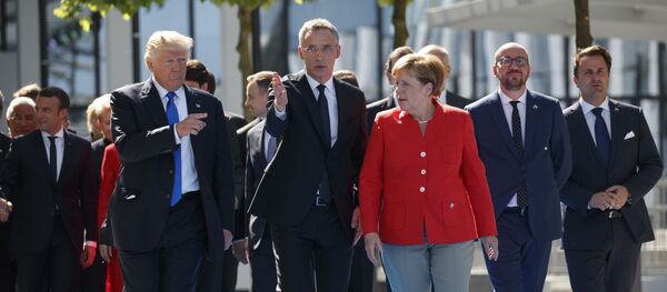 Председник САД Доналд Трамп, генерални секретар НАТО-а Јенс Столтенберг и немачка канцеларка Ангела Меркел - Sputnik Србија