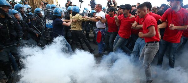 Сукоб полиције и демонстраната у Ђардини Наксосу, код Таормине после самита Г7. - Sputnik Србија