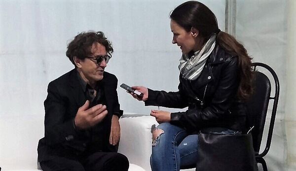 Goran Bregović sa novinarkom Sputnjika po završetku koncerta Goran Bregović sa novinarkom Sputnjika po završetku koncerta - Sputnik Srbija