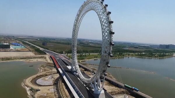 SERBIA_Необычное гигантское колесо обозрения открылось в Китае - Sputnik Србија