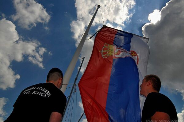 Подизање заставе, важан моменат са прве Зокијеве регате за младе једриличаре, питомце Војне академије. - Sputnik Србија