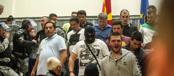 Demonstranti u Parlamentu Makedonije - Sputnik Srbija