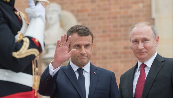 Susret Vladimira Putina i Emanuela Makrona u Parizu - Sputnik Srbija