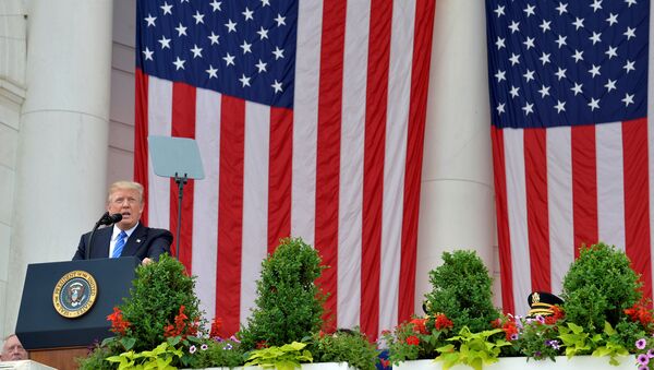 Председник САД Доналд Трамп говори на Националном гробљу у Арлингтону - Sputnik Србија
