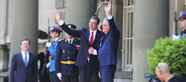 Novi i stari predsednici Srbije Aleksandar Vučić i Tomislav Nikolić - Sputnik Srbija