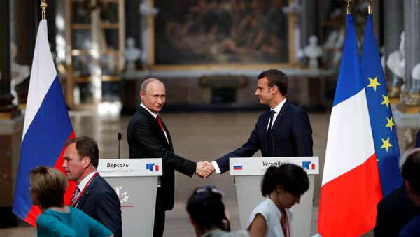 Predsednici Rusije i Francuske, Vladimir Putin i Emanuel Makron na zajedničkoj konferenciji za medije u Versaju - Sputnik Srbija