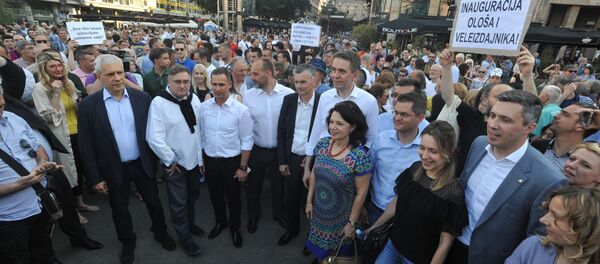 Опозиција Србије на митингу у центру Београда Опозиција Србије на митингу у центру Београда - Sputnik Србија