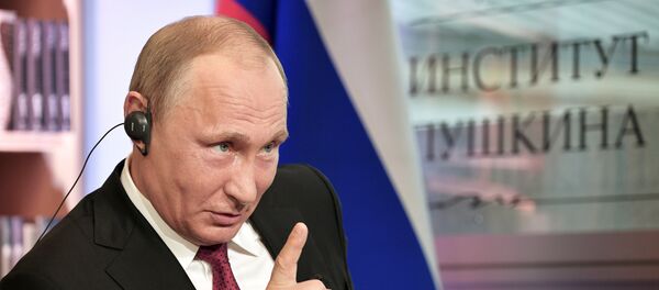 Председник Русије Владимир Путин током интервјуа за лист Фигаро Председник Русије Владимир Путин током интервјуа за лист Фигаро - Sputnik Србија