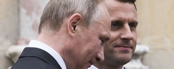 Председници Русије и Француске Владимир Путин и Емануел Макрон на изложби о цару Петру Великом у Версају - Sputnik Србија