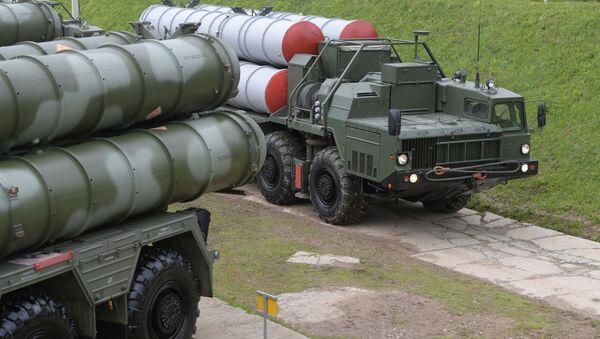 S-400 Triumf anti-aircraft weapon systems during combat duty drills of the surface to air-misile regiment in the Moscow Region. - Sputnik Srbija