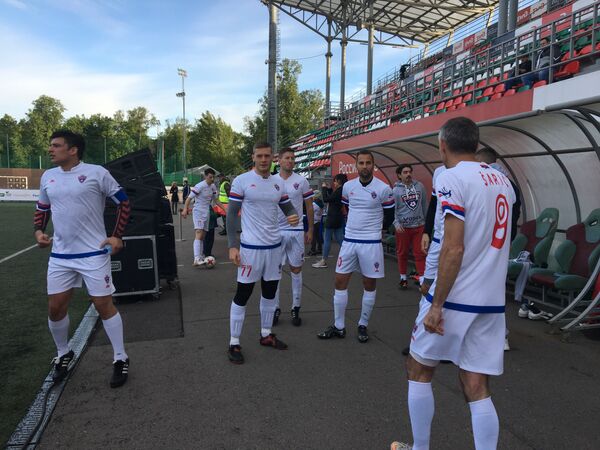 Na čelu selekcije Srbije bivši fudbaler i proslavljeni fudbalski trener Milan Živadinović. Na čelu selekcije Srbije bivši fudbaler i proslavljeni fudbalski trener Milan Živadinović. - Sputnik Srbija