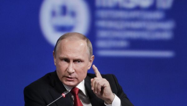 Председник Русије Владимир Путин на Међународном економском форуму у Санкт Петербургу - Sputnik Србија