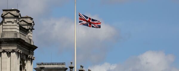 Британска застава на пола копља на Вестминстерској палати. Британска застава на пола копља на Вестминстерској палати. - Sputnik Србија