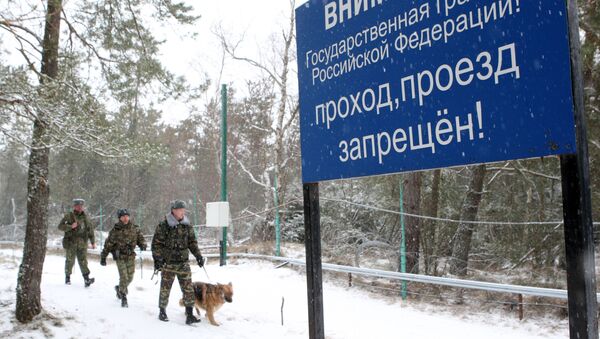 Graničari sa psima patroliraju duž rusko-litvanske granice u Kalinjingradskoj oblasti - Sputnik Srbija