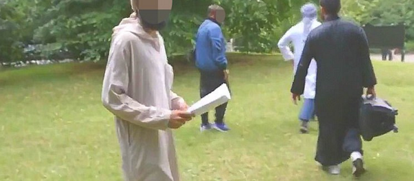 Terorista snimljen u parku u Londonu Terorista snimljen u parku u Londonu - Sputnik Srbija