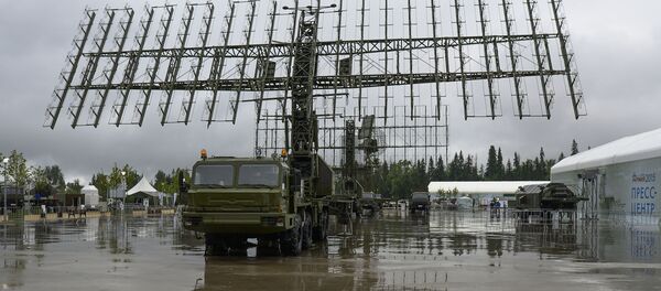 Mobilni radarski sistem Nebo M na vojnom forumu Armija 2015. Mobilni radarski sistem Nebo M na vojnom forumu Armija 2015. - Sputnik Srbija