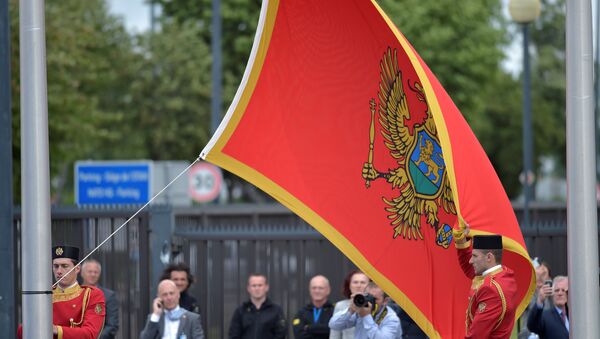 Подизање црногорске заставе у Бирселу код седишта НАТО-а - Sputnik Србија