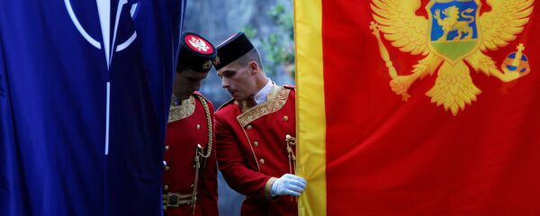 Podizanje zastava NATO-a i Crne Gore Podizanje zastava NATO-a i Crne Gore - Sputnik Srbija