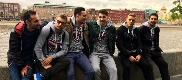 Виктор Савић, Александар Радојичић, Никола Глишић и Лука Табашевић, као и продуцент и музичар Бане Лалић из групе МВП - Sputnik Србија