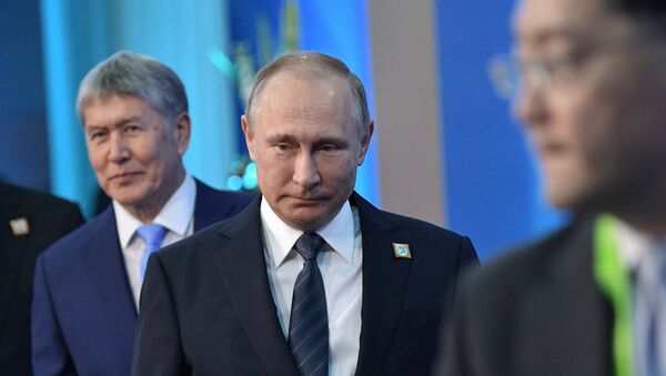 Руски председник Владимир Путин на седници ШОС-а у Астани - Sputnik Србија