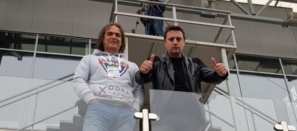 I Andrija Milošević u Moskvi je bodrio kolege. - Sputnik Srbija