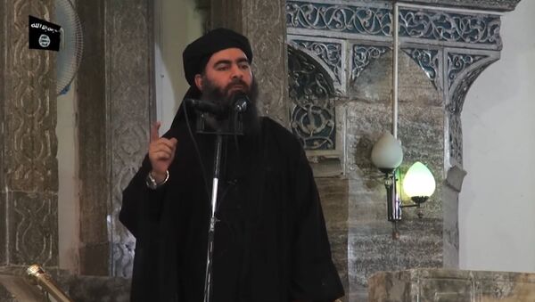 Вођа терористичке групе ДАЕШ Абу Бакр ел Багдади обраћа се муслиманима у џамији у Мосулу - Sputnik Србија
