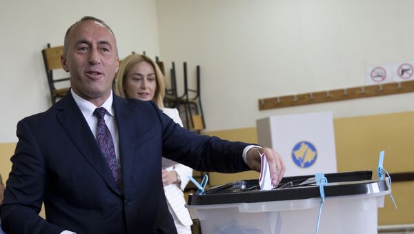 Kandidat za premijera Kosova Ramuš Haradinaj glasa na biračkom mestu u Prištini - Sputnik Srbija