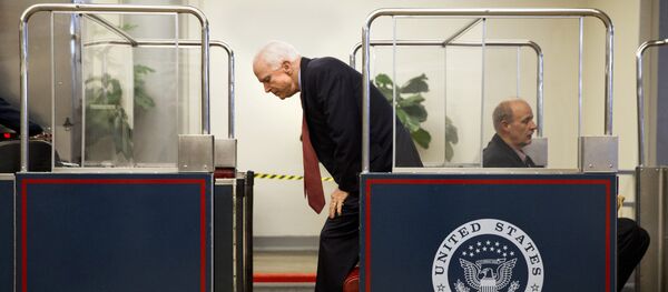 Амерички сенатор Џон Мекејн на Капитол хилу у Вашингтону - Sputnik Србија