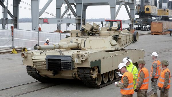 Tenk Abrams raspoređen u okviru NATO trupa u Rigi - Sputnik Srbija