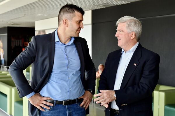 Министар одбране Србије Зоран Ђорђевић и амбасадор САД у Београду Кајл Скот Министар одбране Србије Зоран Ђорђевић и амбасадор САД у Београду Кајл Скот - Sputnik Србија