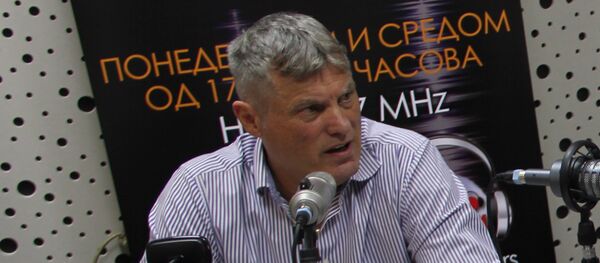 Мирослав Лазански са својим гостима - Sputnik Србија