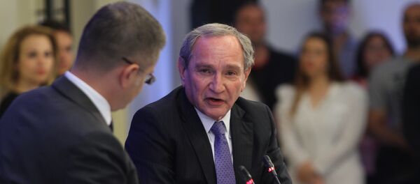 Džordž Fridman, predsednik „Geopolitikal fjučers“ sa Vukom Jeremićem, predsednikom CIRSD-a, na „Horajzons“ diskusiji. - Sputnik Srbija