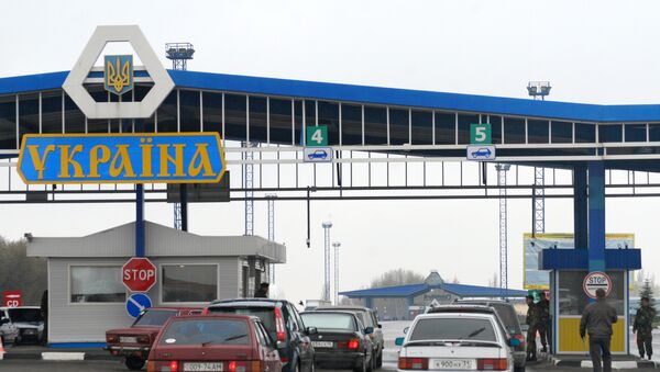 Pogranične i carinske službe Ukrajine na rusko-ukrajinskom graničnom prelazu Goptivka - Sputnik Srbija