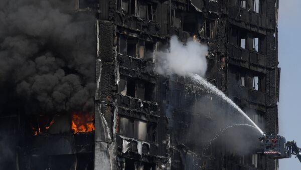 Гашење пожара у солитеру у Лондону - Sputnik Србија