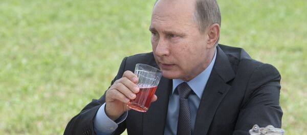 Putin pije - Sputnik Srbija