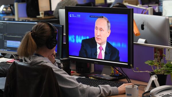 Direktna linija sa Vladimirom Putinom 2017. - Sputnik Srbija