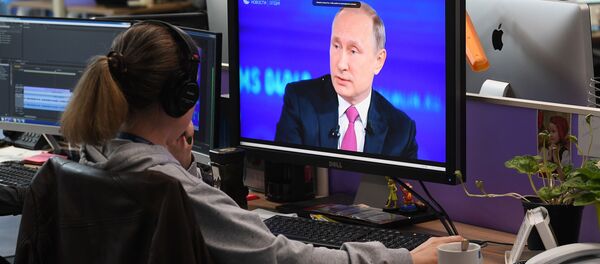 Direktna linija sa Vladimirom Putinom 2017. - Sputnik Srbija