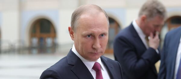 Председник Русије Владимир Путин током специјалног програма „Директна линија са Владимиром Путином“ Председник Русије Владимир Путин током специјалног програма „Директна линија са Владимиром Путином“ - Sputnik Србија